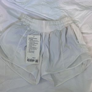 Hotty Hot Low Rise Short 2.5 inch Lined Lululemon Size 2